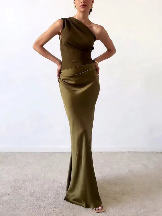 women maxi dress in pleated design for formal events 1
