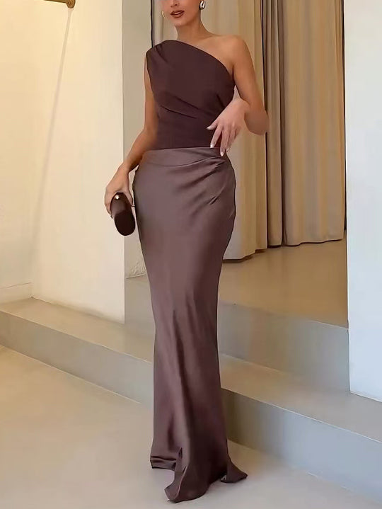 women maxi dress in pleated design for formal events 5