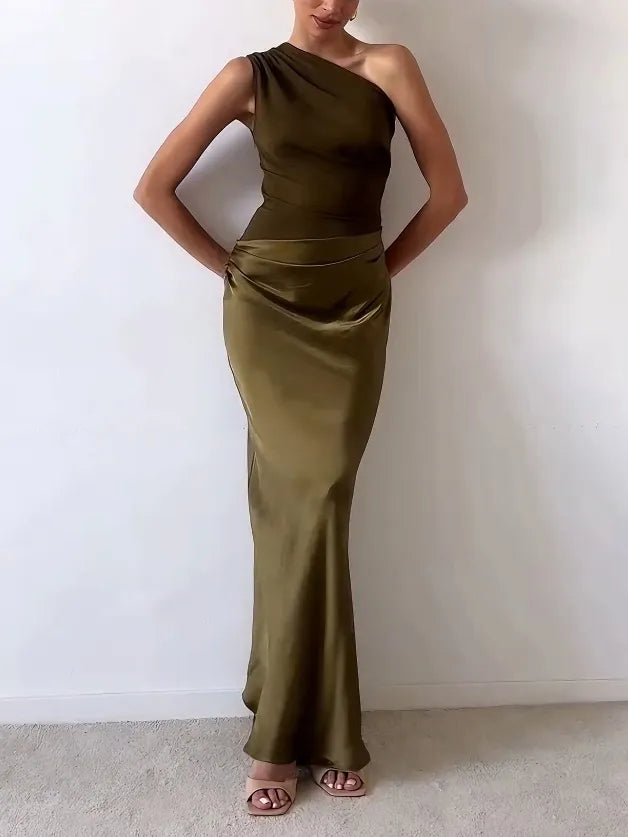 women maxi dress in pleated design for formal events 7