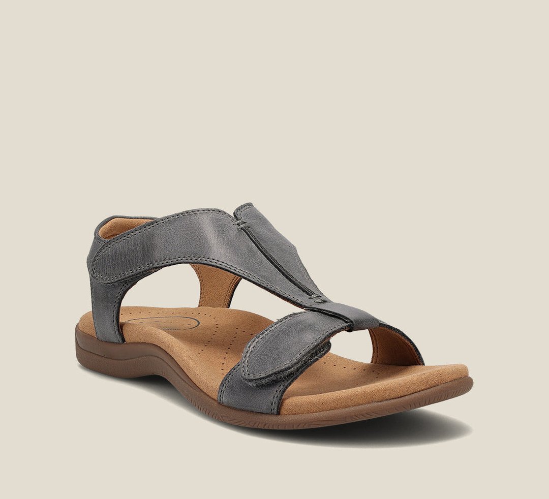 women sandals in black for summer outings 3