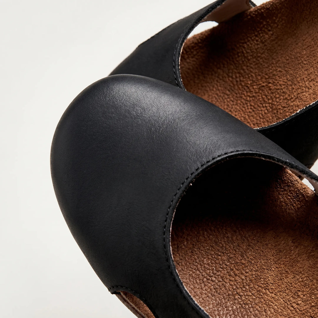 Lynn  - Closed Toe Slingback Sandals