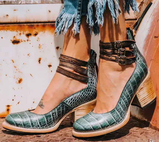 women sandals in black for summer outings 5